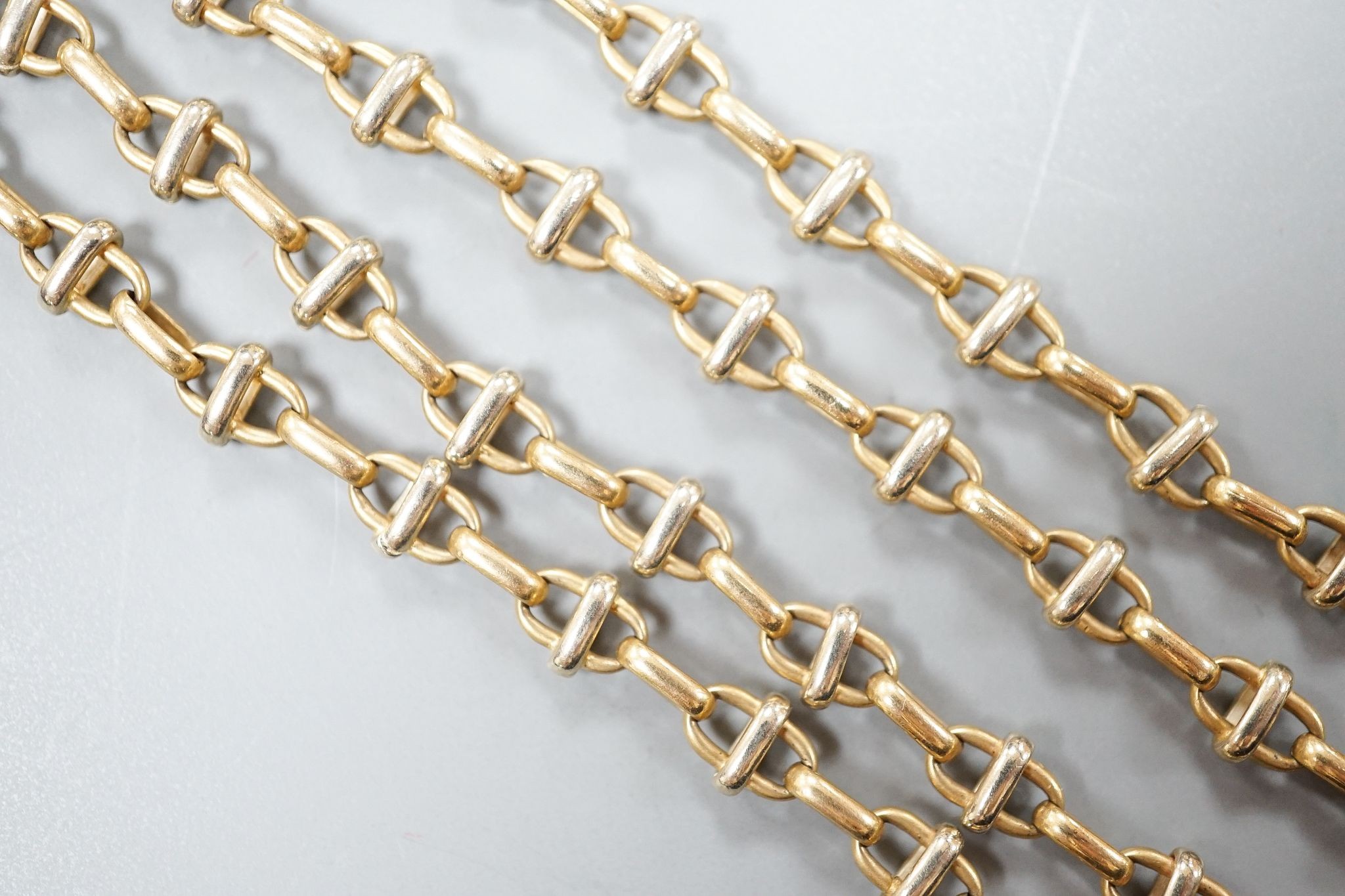 A 9k double link chain, 64cm, 21 grams.